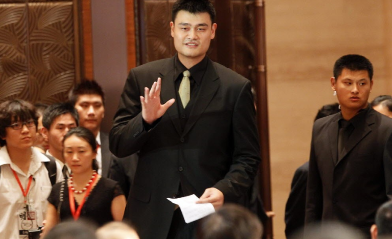 Fang Fengdi: The Pillar Of Strength Supporting Yao Ming’s Basketball Legacy